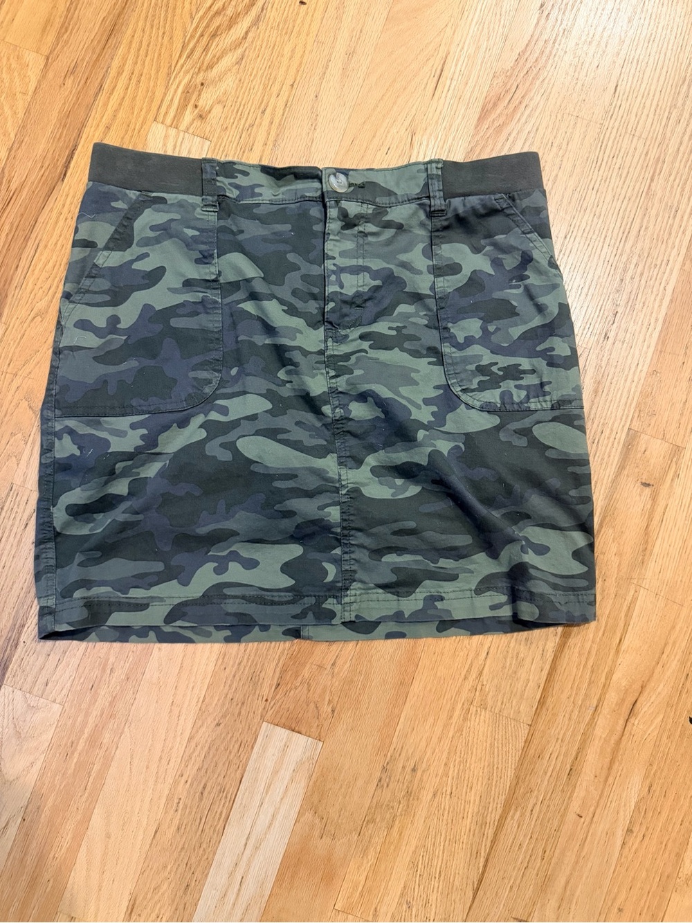 Ladies Size 10 "Lee" Riders Camo Mini Skirt in Olive & Black GUC